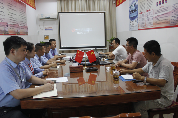 中石油管道局物資供應(yīng)商考察組來(lái)到安邦參觀考察(圖1) 中石油管道局物資供應(yīng)商考察組來(lái)到安邦參觀考察(圖1)